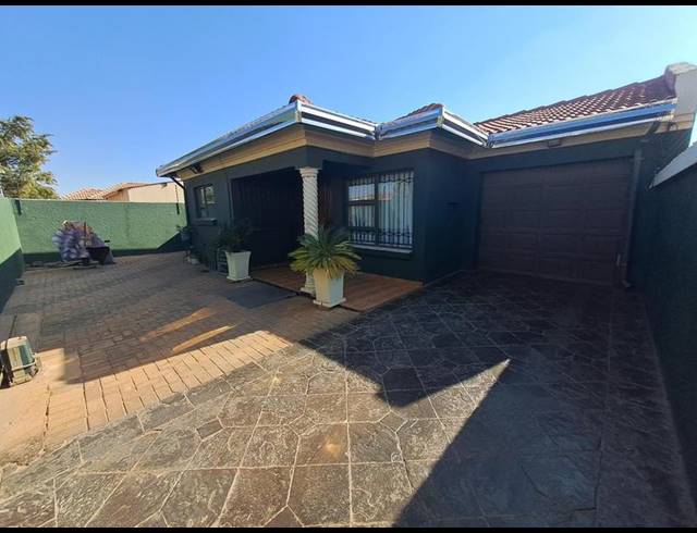 3 BEDROOM HOUSE FOR SALE IN PROTEA GLEN